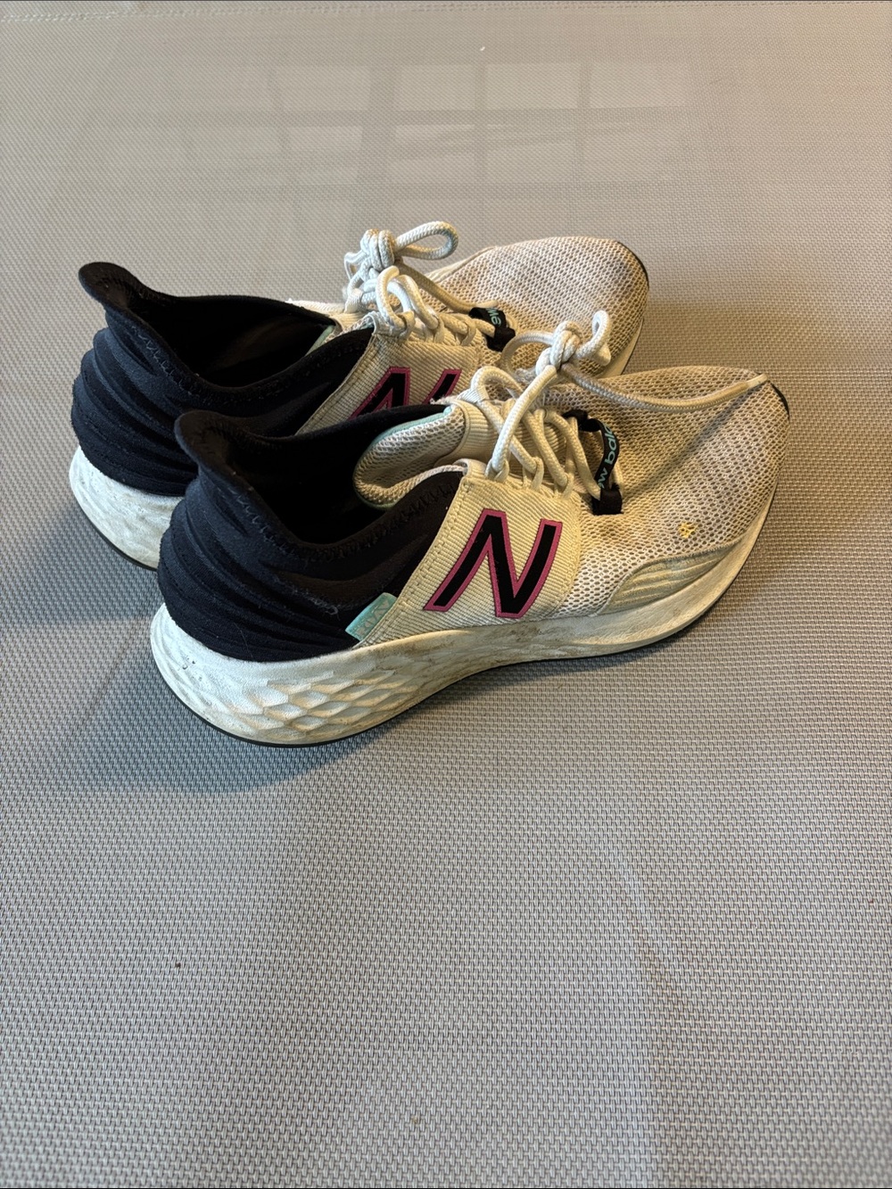 New Balance Kids Cream and Black Sneakers with Pink Logo sz 4